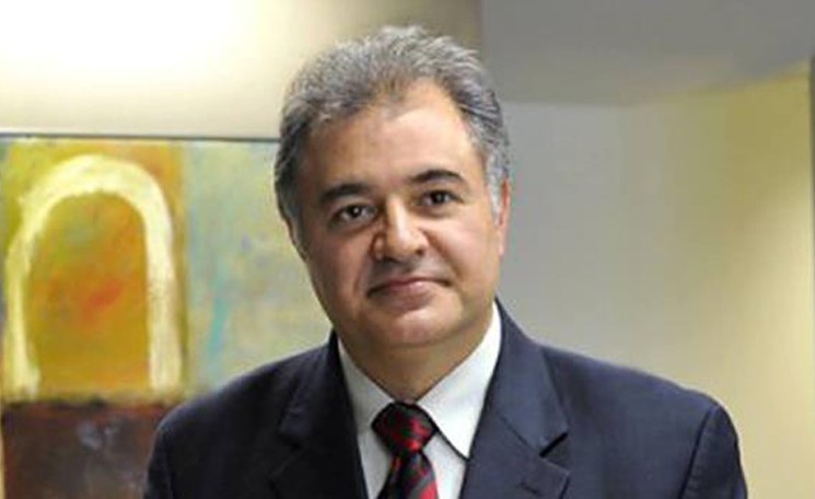 عباس من أصول إيرانية