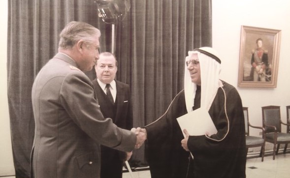 الراحل الانصاري في احدى المناسبات الديبلوماسية