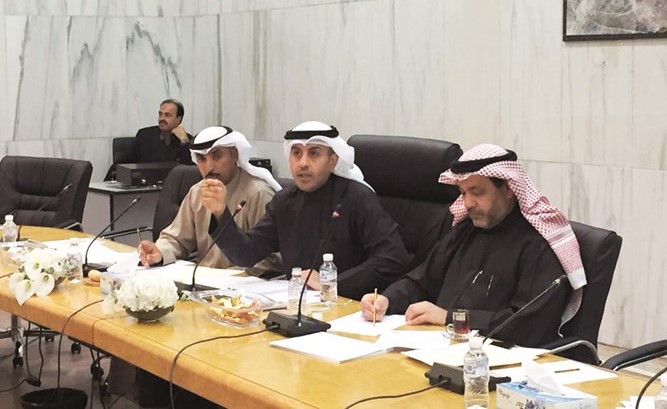 م.علي الموسى خلال ترؤسه اجتماع اللجنة﻿