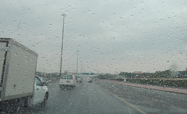 «الأرصاد»: أمطار متفرقة على أنحاء البلاد اليوم وغداً