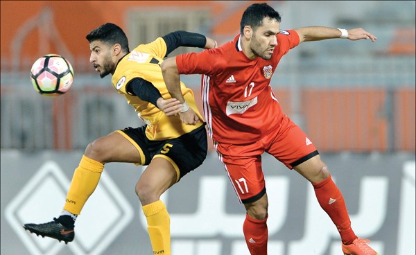 الصراعات البدنية ستتكرر بين «القدساوي» رضا هاني ولاعب الصليبخات بدر المطيري (الأزرق.كوم)