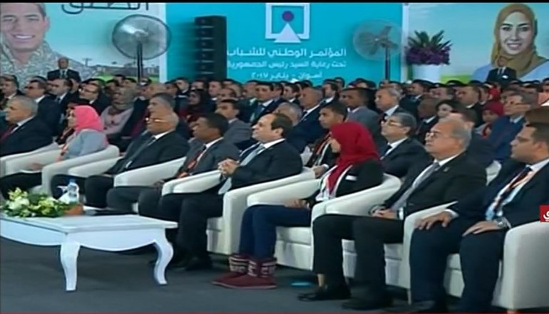 ومتقدما الحضور الكبير في افتتاح مؤتمر الشباب الثاني بأسوان﻿