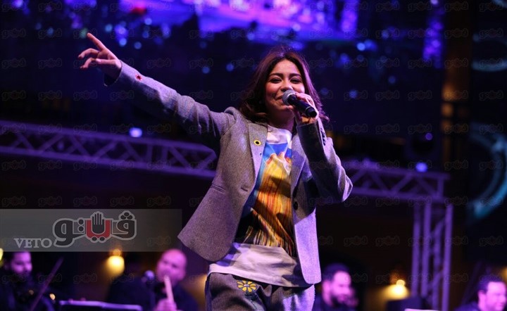بالفيديو.. شيرين تطلب الزواج من مراهق عمره 16 عاماً