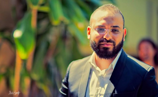 محمود حسن صاحب المبادرة وأحد ملاك المطعم