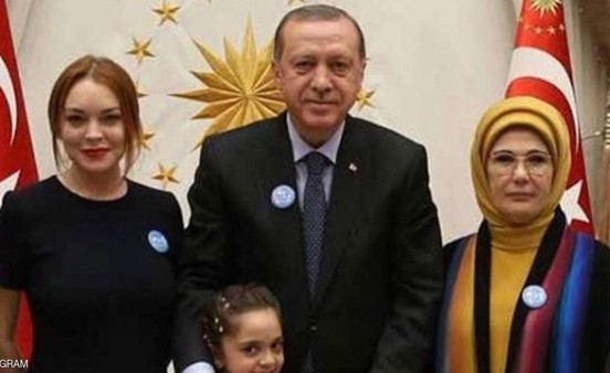 لوهان مع أردوغان.. و"العالم أكبر من خمسة"