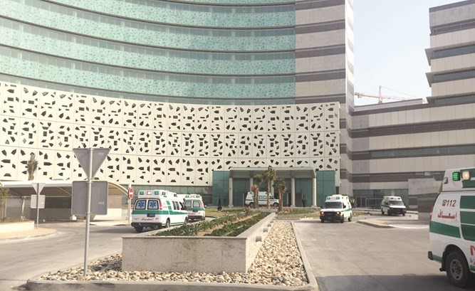 سيارات الاسعاف بمستشفى جابر ﻿