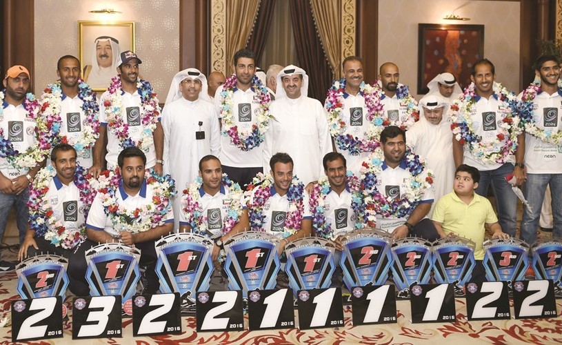 مسؤولو زين مع أبطال المنتخب الوطني للدراجات المائية في قاعة التشريفات﻿