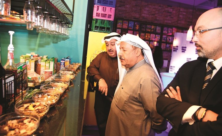 جواد بوخمسين ود. عماد بوخمسين ومحمد بسيسو﻿