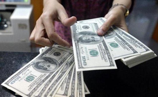 الدولار يرتفع إلى 19.20 جنيهاً والدينار بـ 61.30 جنيهاً
