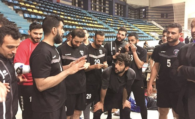 التوجيه الفني للفريق قبل احدى المباريات﻿