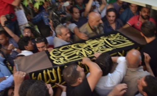 الوسط الفني المصري يودع السبكي.. الصورة الأخيرة له على سرير المستشفى