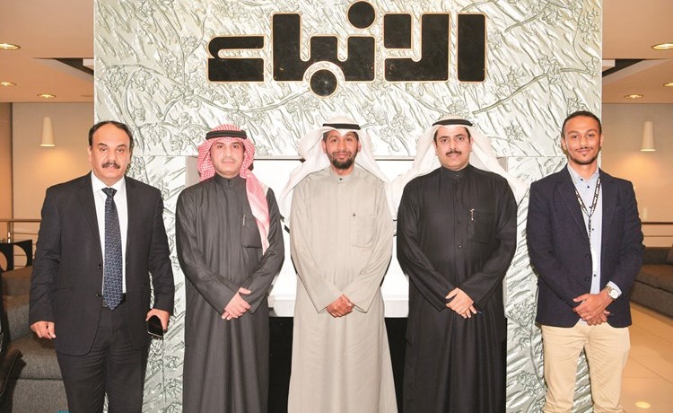 خالد الشمري وسلطان الشعلاني وصباح المطيري والزميل حامد السيد مع الزميل كريم طارق خلال استضافتهم في الو الأنباء	(قاسم باشا)﻿