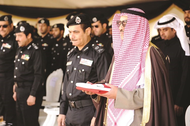 الرجيب يحمل رمز الدولة في بداية مراسم الاحتفال﻿