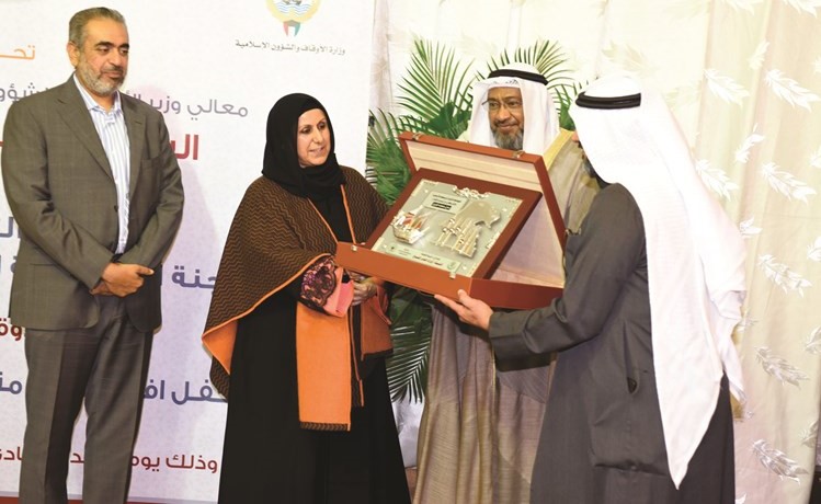 العبيدلي مكرما الشيخة اوراد الجابر ﻿