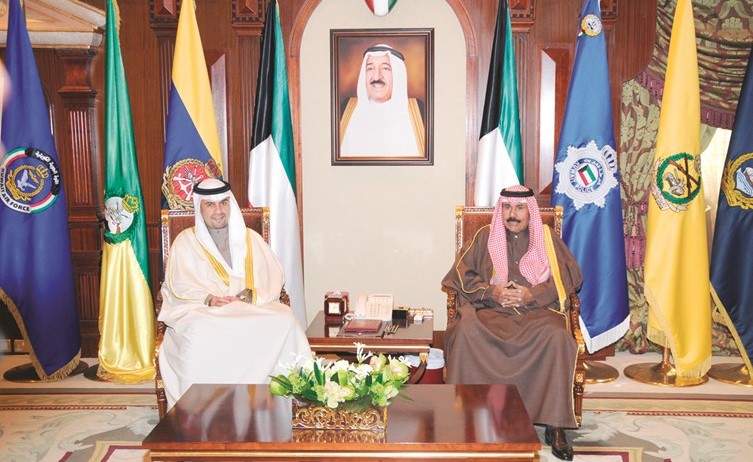 سمو ولي العهد خلال استقباله انس الصالح ﻿