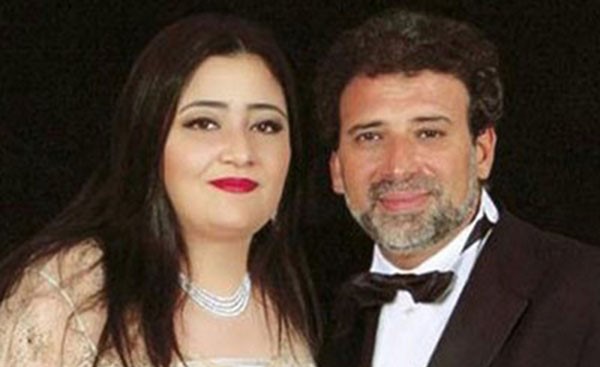 بالفيديو.. المخرج والبرلماني المصري خالد يوسف يكشف تفاصيل صادمة بعد توقيفه في مطار القاهرة .. وأول تعليق لزوجته السعودية