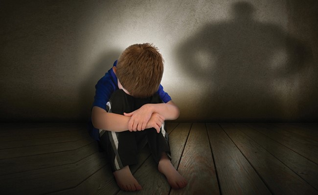 يهتك عرض طفلين بعد خطفهما بأبوظبي