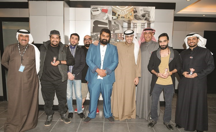 فريق عمل فيلم العتر مع الزميلين مفرح الشمري واحمد الفضلي	(قاسم باشا)﻿
