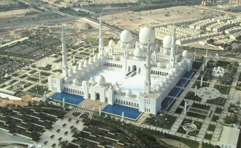 مسجد الشيخ زايد في امارة ابوظبي﻿