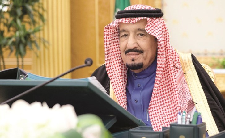 خادم الحرمين الشريفين الملك سلمان بن عبدالعزيز خلال ترؤسه جلسةمجلس الوزراء أمس	(واس) ﻿