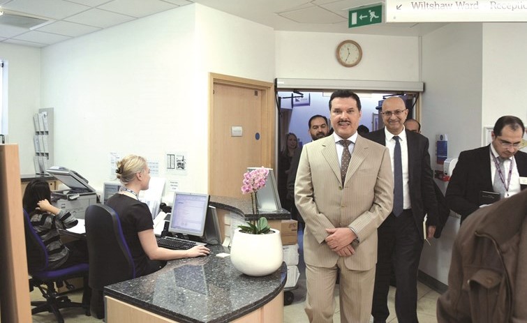الحربي خلال جولته في المستشفى ﻿