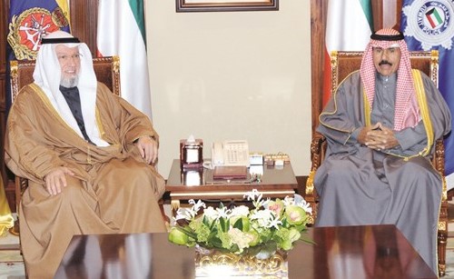 سمو ولي العهد الشيخ نواف الأحمد مستقبلا أحمد باقر﻿