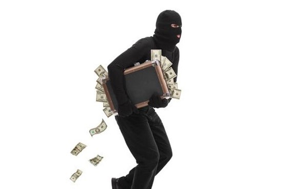 لصوص يسرقون من متسولة 200 ألف دولار!