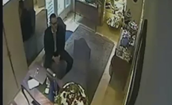 بالفيديو.. عصابة تسطو على متجر مجوهرات إيطالي