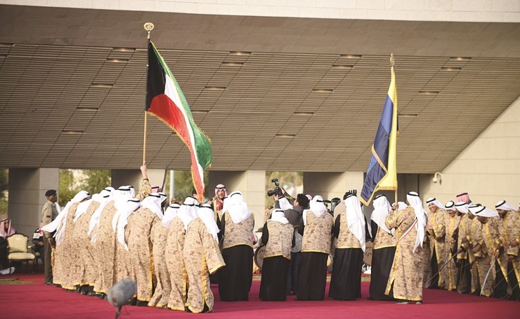 الشيخ فواز الخالد يؤدي العرضة ﻿