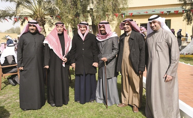 من الحضور ﻿