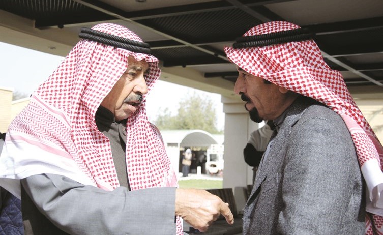 حديث بين الشيخ علي الجابر وعبدالعزيز البابطين﻿