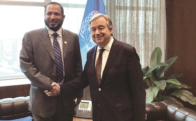 د. عبدالله المعتوق مصافحا انطونيو غوتيريس ﻿