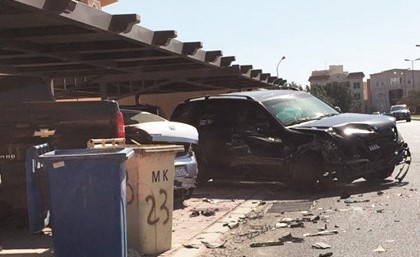 المركبة تركت في موقع الحادث ونقل من فيها إلى العناية﻿