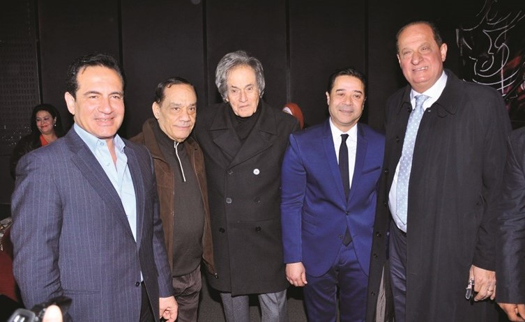الموسيقار محمد سلطان يتوسط النجوم	(سيد عبدربه) ﻿