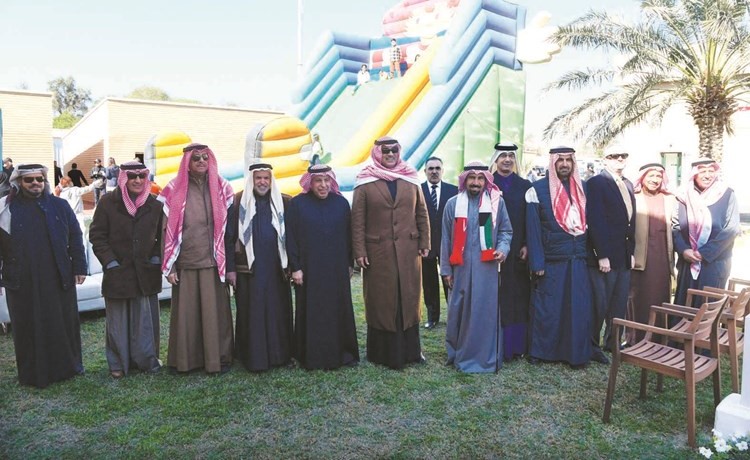 الشيخ صباح الخالد متوسطا الشيخ علي الجابر وسفراء السعودية د. عبدالعزيز الفايز وقطر حمد آل حنزاب والبحرين الشيخ خليفة بن حمد آل خليفة والامارات رحمة حسين الزعابي والاميركي لورانس سيلفرمان والسفير عبدالعزيز الشارخ ﻿