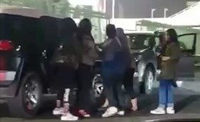 تشابك بالأيدي﻿