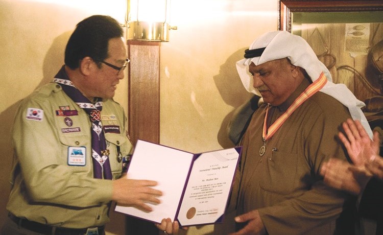  السفير الكوري يسلم الوسام إلى إبراهيم سكين﻿