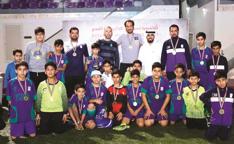 الابطال بعد التتويج بالمركز الاول ﻿
