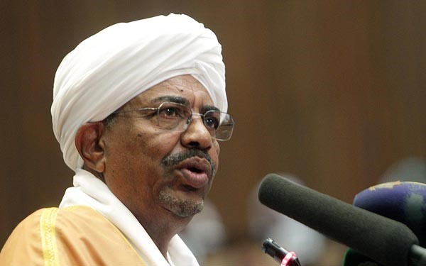 الرئيس السوداني: حلايب سودانية ... والمخابرات المصرية تدعم معارضين سودانيين