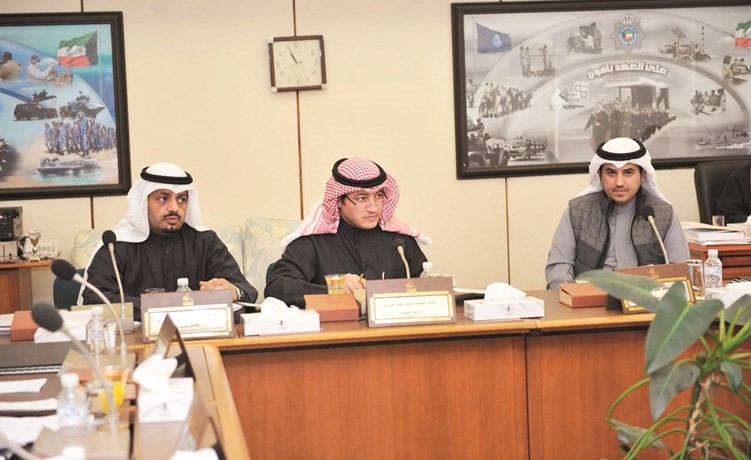جانب من اجتماع لجنة الداخلية والدفاع﻿