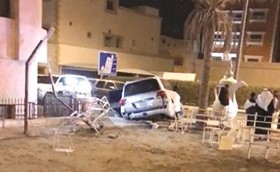 المركبة التي اقتحمت المنزل في منطقة سعد العبدالله﻿
