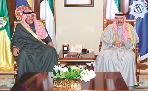 سمو ولي العهد الشيخ نواف الأحمد مستقبلا الشيخ صباح الخالد﻿