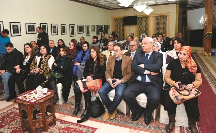 السفير المصري ياسر عاطف في مقدمة الحضور﻿