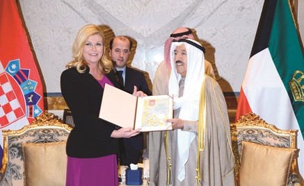 صاحب السمو الأمير الشيخ صباح الأحمد يتلقى من الرئيسة كوليندا غرابار كيتاروفيتش الوسام الأكبر للملك توميسلاف ذو الوشاح ونجمة الصباح العظمى ﻿