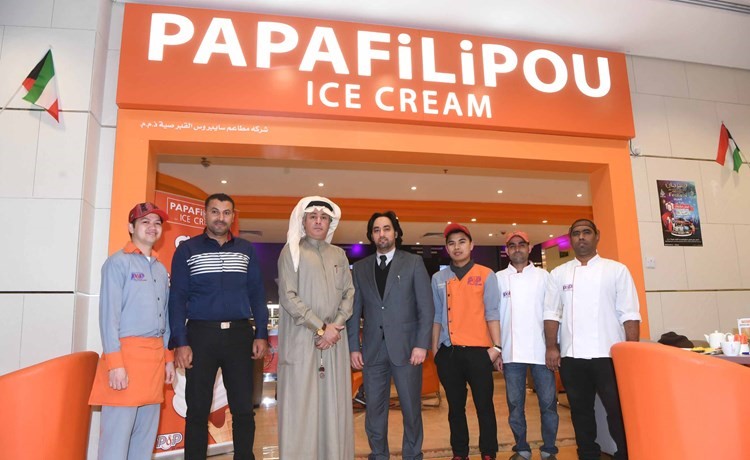 خالد النومس مع فريق العمل﻿