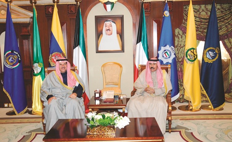 سمو ولي العهد الشيخ نواف الأحمد مستقبلا الشيخ سلمان الحمود ﻿
