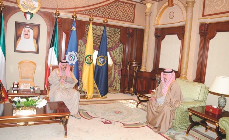 سمو ولي العهد الشيخ نواف الأحمد مستقبلا الشيخ ثامر العلي﻿