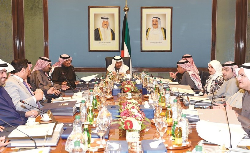 سمو رئيس الوزراء الشيخ جابر المبارك مترئسا جلسة أمس﻿