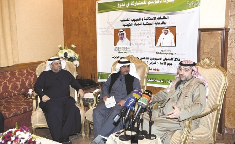 الوزير ياسر أبل ود.يوسف الزلزلة خلال الندوة ﻿