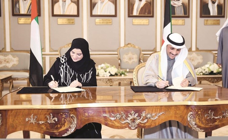 رئيس مجلس الأمة مرزوق الغانم خلال توقيعه ونظيرته الاماراتية اتفاقية تعاون ثنائية﻿